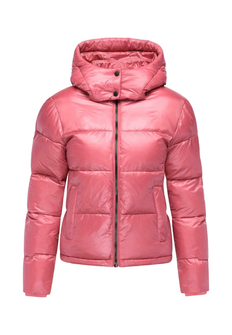 Różowa kurtka puchowa z wysokim kołnierzem, zapinana na zamek błyskawiczny i zatrzaski. Posiada pikowany wzór oraz dwie przednie kieszenie. Gładka, błyszcząca tekstura.