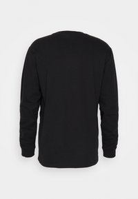 T-shirt nera a maniche lunghe realizzata in cotone, con collo rotondo, orlo dritto e senza grafiche o motivi visibili sul retro.