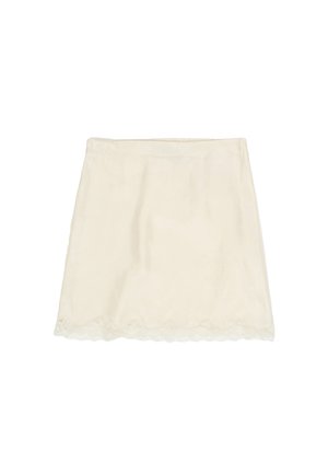 Minifalda color crema con un delicado borde de encaje festoneado en el dobladillo, textura suave y corte recto.