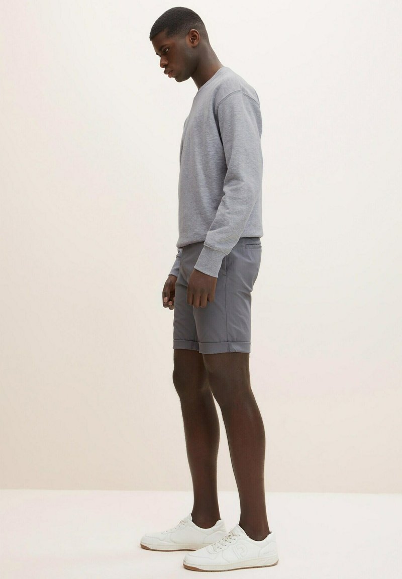 Herren Chino Shorts | TOM TAILOR DENIM Shorts quiet mid grey/grau - PL68024 Herren Chino Shorts | TOM TAILOR DENIM Shorts quiet mid grey/grau - PL68024