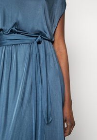 MAX&Co. Robe longue - blue
