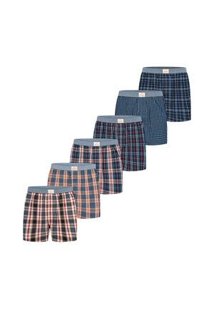 Sei paia di boxer da uomo a quadri in diversi colori, disposti in fila sfalsata con elastici grigi in vita.