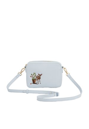 Bolso bandolera azul claro con una correa desmontable, que presenta un ciervo cervatillo bordado y una planta en maceta en el frente.