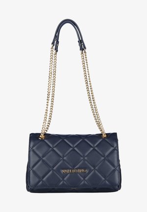 Borsa a tracolla in pelle trapuntata blu navy con catene dorate, forma rettangolare, dotata di una placca con logo sul davanti e superficie liscia.