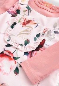 Baker by Ted Baker FLORAL SET 2 PIECE - REGULAR FIT - Kombinezons ar lencēm - pink
