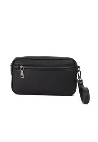Borsa a pochette nera in pelle con superficie testurizzata, hardware in argento, tasca frontale con zip e tracolla staccabile.
