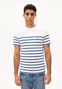 ARMEDANGELS AADROS STRIPES - T-Shirt print - white faded indigo