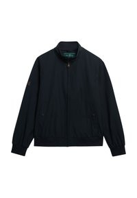 Chaqueta azul marino con cremallera y cuello alto, puños elásticos, dos bolsillos laterales y parche de logotipo en la manga izquierda. Acabado de tela suave.