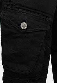 Sélectionné, black