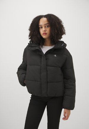 LOGO SHORT HOODED PUFFER - Vinterjakker - black