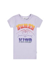 Lavendel bomull T-skjorte med korte ermer har et grafisk motiv av hender som danner et hjerte og teksten "Menneskevenn" i gradientfarger.