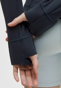 Thumbnail Image 6