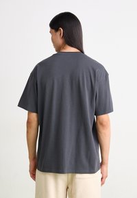 Thumbnail Image 4