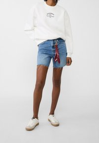 Stradivarius Mikina - white