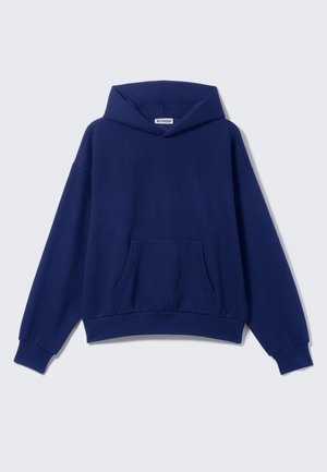 Navyblaues, oversized Kapuzenpullover aus weichem Stoff, mit einer breiten Kapuze, Fronttasche und gerippten Bündchen und Saum. Einfaches Design, ohne Muster.