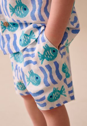 Next, REGULAR FIT - SHORT SLEEVE REVERE COLLAR SHIRT & SHORTS SET  . - Jeansshort - white blue sea all over print