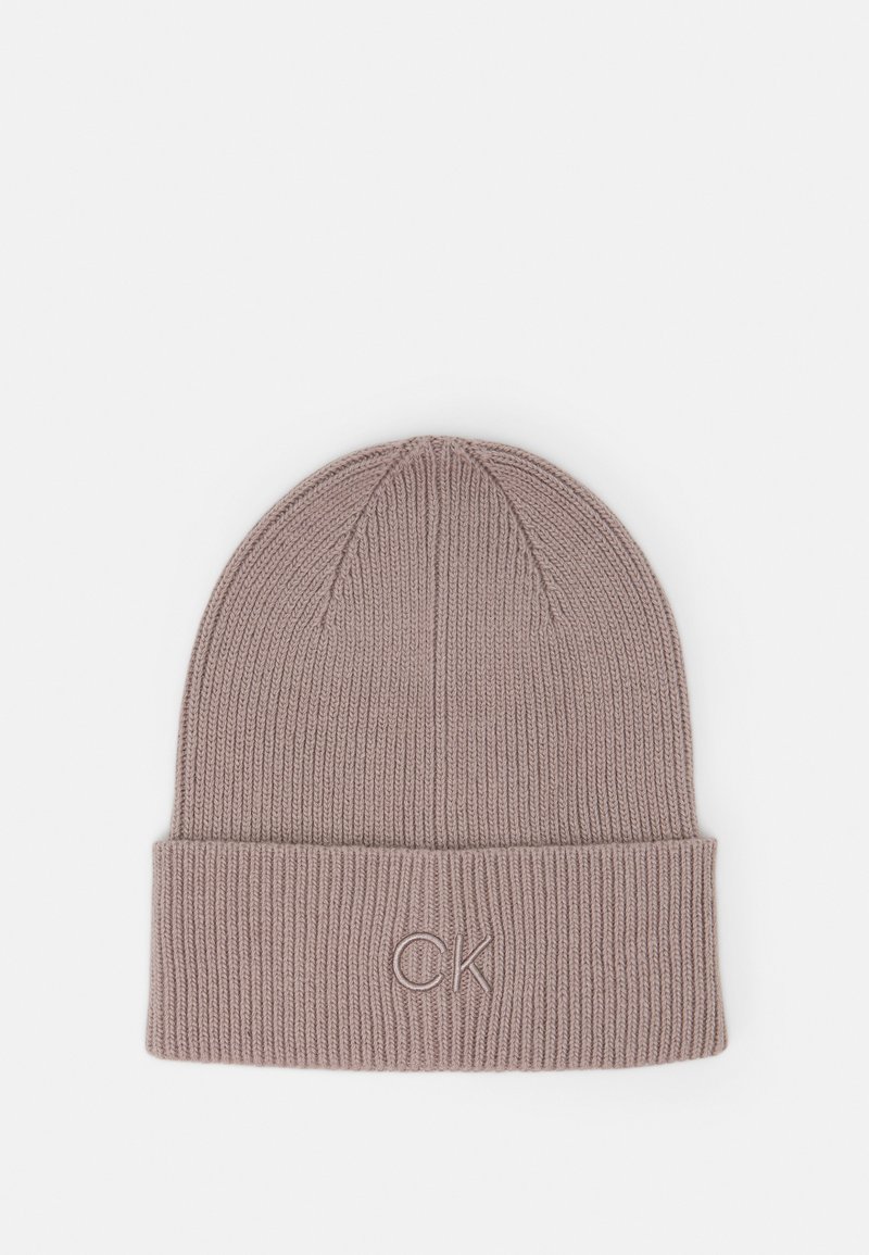 Calvin Klein EMBROIDERY BEANIE - Kootud müts - cinder