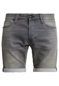 Shorts de mezclilla gris con un acabado desteñido, puños doblados, diseño de cinco bolsillos y cierre de botón en la cintura. Textura suave.