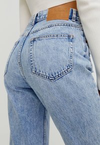 PULL&BEAR Džíny Relaxed Fit - light blue