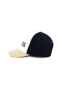 Baseballpet met een marineblauwe, witte en beige kleurencombinatie. De pet heeft een gestructureerde kroon en een stijve, gebogen klep. Op de voorkant staat "ASS" in zwarte tekst.