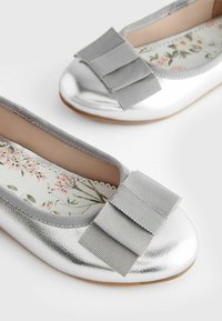 Next BOW  REGULAR FIT - Ballerinaskor - silver metallic