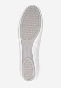 Semelle de chaussure blanche avec un motif texturé, dotée d'une surface en caoutchouc lisse et d'un logo. Forme arrondie avec une légère courbure au niveau du talon.