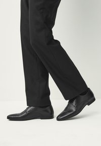 Next Derbies - black