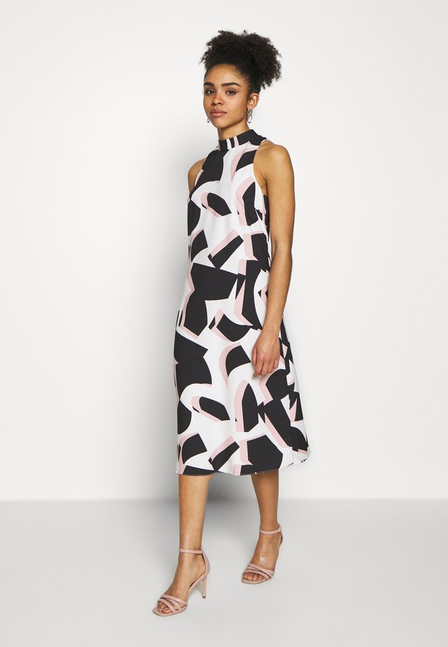 COLOUR BLOCK PLEAT DRESS - Day dress - blush