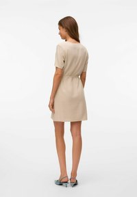 Vero Moda VMMYMILO KURZES - Abito a camicia - silver lining