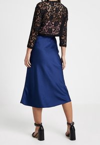 Anna Field Petite Gilet - black