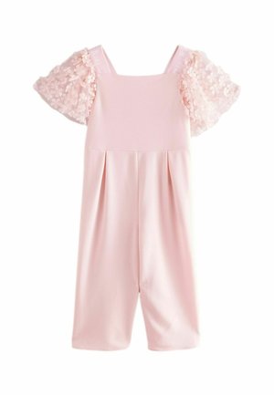 Rompers en tissu rose avec plis, manches courtes ornées de fleurs et bretelles ajustables. Texture lisse et design décontracté.