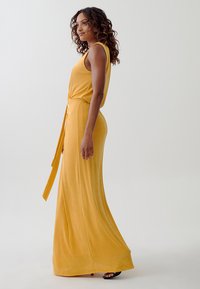 TUSSAH NEVE  - Maxi šaty - yellow