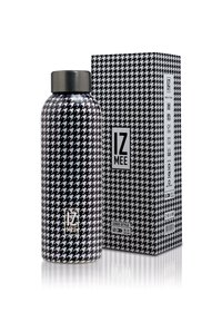 Nerezová oceľová fľaša na vodu s vzorom v houndstooth v čierno-bielej farbe, uzavretá strieborným viečkom, vedľa zodpovedajúcej vzorovanej krabice.