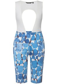 Bodysuit blanco sin mangas con un corte profundo en la espalda y pantalones cortos de cintura alta azul con un estampado de formas abstractas en diferentes tonalidades de azul.