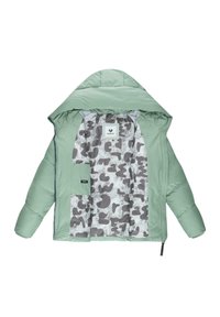 Polstret vinterjakke i lys grøn med en stor hætte. Foderet med et gråt camouflage-mønster og har en brystlomme og lynlås.