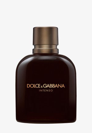 Flacon de parfum Dolce & Gabbana Intenso brun foncé avec des bords arrondis et un bouchon métallique bronze sur fond blanc.