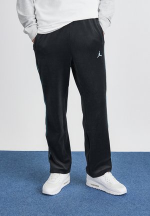 - Spodnie treningowe