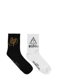 Schwarze Socke mit goldenem "HP"-Logo und Zauberstab-Design; weiße Socke mit schwarzem "Harry Potter"-Text und Dreieckssymbol. Mischmaterial aus Baumwolle.