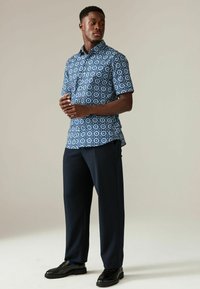 Next SHORT SLEEVE -  REGULAR FIT - Ing - light blue blue geometric