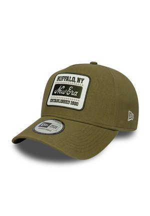 Casquette de baseball réglable vert olive avec un écusson "Buffalo, NY New Era Established 1920" à l'avant et le logo New Era sur le côté.