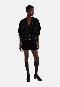 Monoprix À MANCHES LONGUES EN ET SEQUINS - Gilet - noir