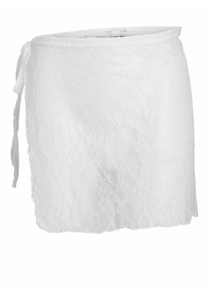 Jupe portefeuille en dentelle blanche avec motifs floraux et fermeture à nouer sur le côté, longueur au genou, tissu léger et semi-transparent.