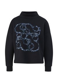 Sudadera negra con cuello alto, que presenta un diseño abstracto texturizado de paillettes azules en la parte frontal y puños y dobladillo acanalados.