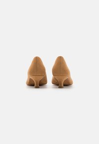 Marco Tozzi Escarpins - nougat