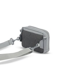 Borsa a tracolla compatta grigia con un motivo esagonale testurizzato, tracolla regolabile e scomparti con zip per una conservazione sicura.