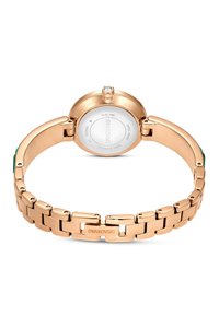 Złoty różowy zegarek ze stali nierdzewnej z gładkim paskiem, okrągłym cyferblatem i pojedynczym kryształem na koronie; wodoszczelny do 50 m.