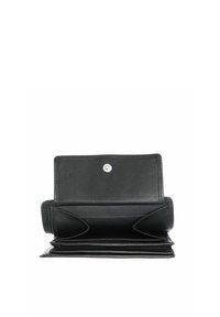 Portefeuille en cuir noir ouvert, montrant plusieurs compartiments et une fermeture à bouton-pression argentée sur le rabat intérieur.