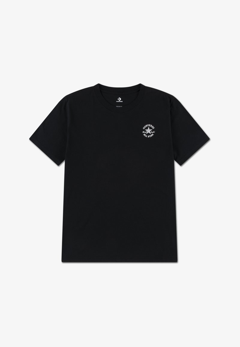 Mustast puuvillast lühikeste varrukatega T-särk, ümmargune kaelus ja väike valge logo vasakul rinnal. Sile tekstuur, tavapärane lõige.