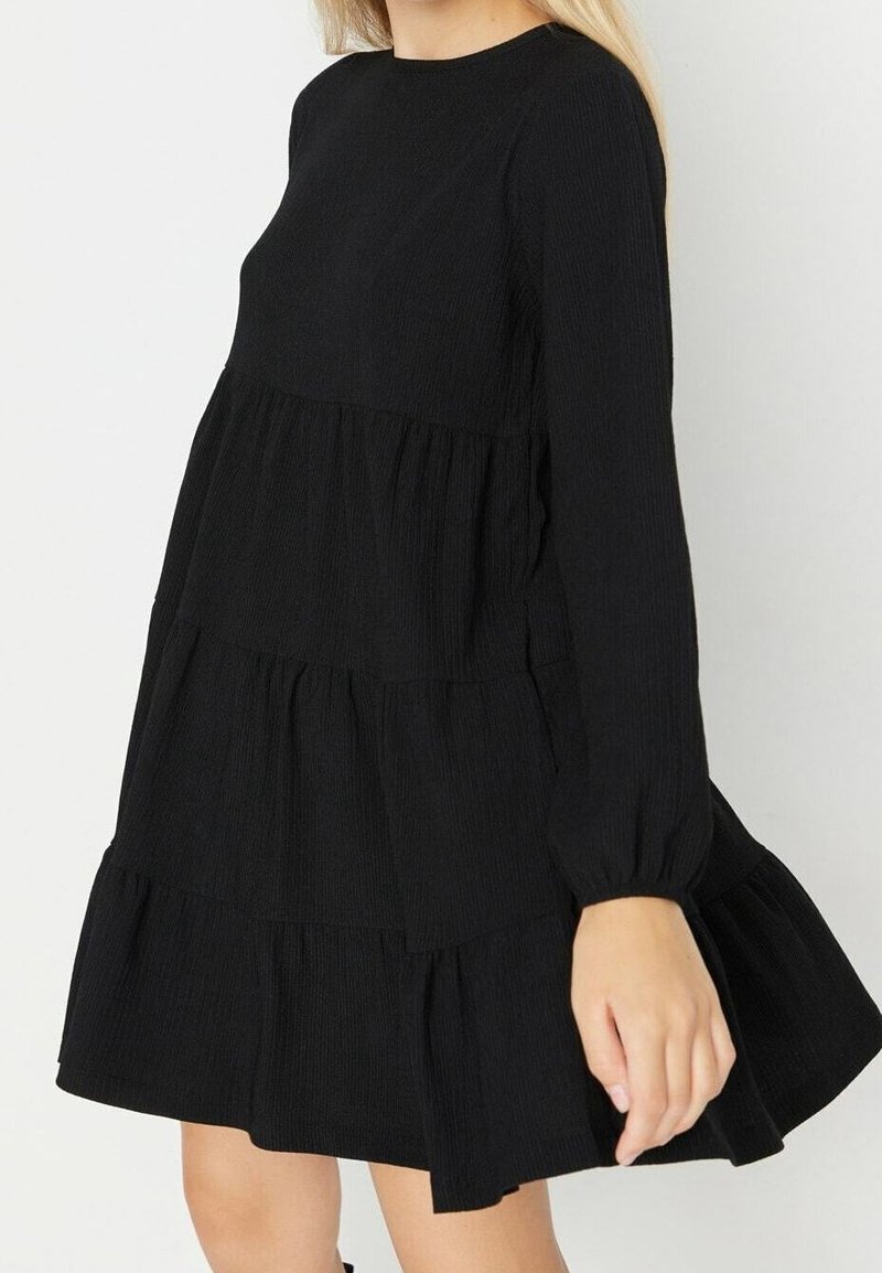 Trendyol Stickad klänning - black