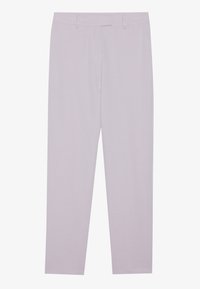 Ljust lavendelfärgade byxor med skräddarsydd design, slät front, bälteshällor och rak passform. Slät tygtextur, fållade vid anklarna.